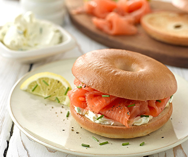 Warburtons Smoked Salmon and Cream Cheese Thin Bagels