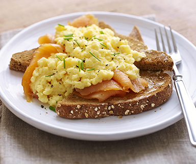 Warburtons Wholegrain and Oat Smoked Salmon and Scrambled Eggs